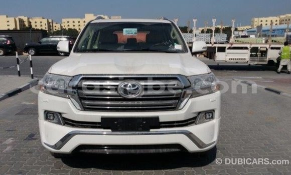 Acheter Import Voiture Toyota Land Cruiser Blanc à Import - Dubai, Togo Acheter Import Voiture Toyota Land Cruiser Blanc à Import - Dubai, Togo