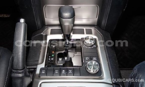 Acheter Import Voiture Toyota Land Cruiser Blanc à Import - Dubai, Togo Acheter Import Voiture Toyota Land Cruiser Blanc à Import - Dubai, Togo