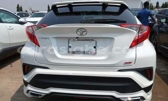 Acheter Occasion Voiture Toyota C-HR Blanc à Lomé, Togo Acheter Occasion Voiture Toyota C-HR Blanc à Lomé, Togo
