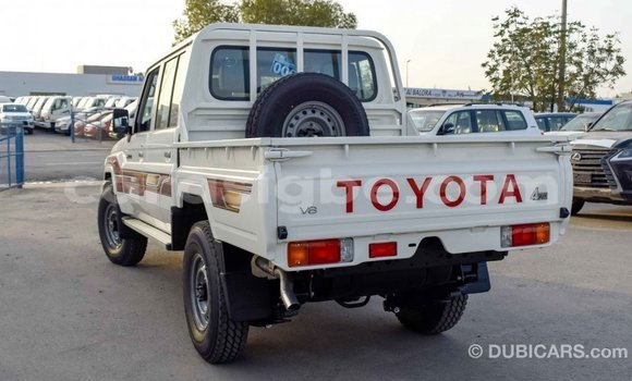 Acheter Import Voiture Toyota Pickup Blanc à Import - Dubai, Togo Acheter Import Voiture Toyota Pickup Blanc à Import - Dubai, Togo