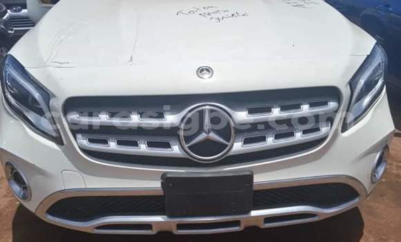 Buy Import Mercedes‒Benz GLA-klasse White Car in Lome in Togo Buy Import Mercedes‒Benz GLA-klasse White Car in Lome in Togo