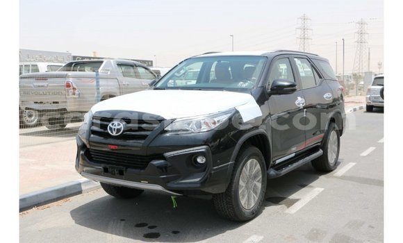 Acheter Import Voiture Toyota Fortuner Noir à Import - Dubai, Togo Acheter Import Voiture Toyota Fortuner Noir à Import - Dubai, Togo