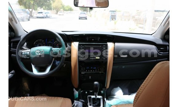 Acheter Import Voiture Toyota Fortuner Noir à Import - Dubai, Togo Acheter Import Voiture Toyota Fortuner Noir à Import - Dubai, Togo