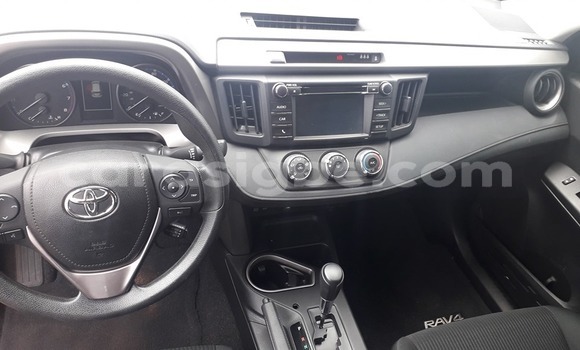 Acheter Occasion Voiture Toyota RAV4 Rouge à Lomé, Togo Acheter Occasion Voiture Toyota RAV4 Rouge à Lomé, Togo