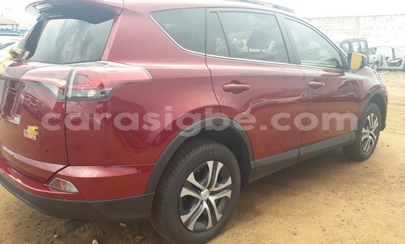 Acheter Occasion Voiture Toyota RAV4 Rouge à Lomé, Togo Acheter Occasion Voiture Toyota RAV4 Rouge à Lomé, Togo