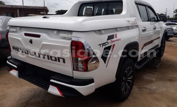 Acheter Occasion Voiture Toyota Hilux Blanc à Lomé, Togo Acheter Occasion Voiture Toyota Hilux Blanc à Lomé, Togo