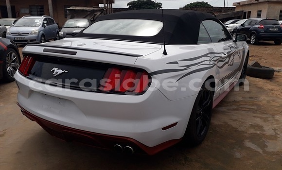 Buy Used Ford Mustang White Car in Lome in Togo Buy Used Ford Mustang White Car in Lome in Togo