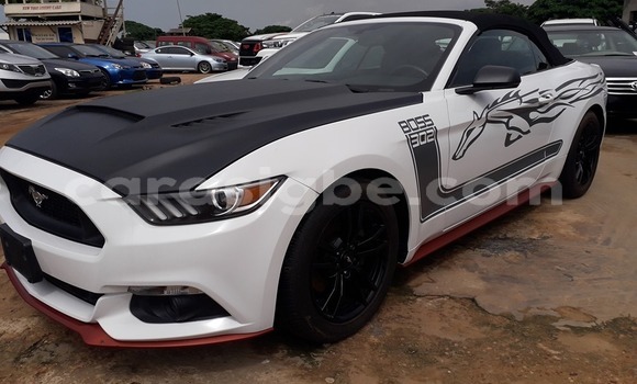 Buy Used Ford Mustang White Car in Lome in Togo Buy Used Ford Mustang White Car in Lome in Togo