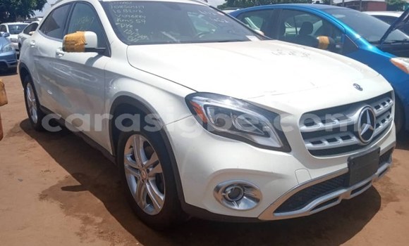 Acheter Occasion Voiture Mercedes‒Benz GLA-klasse Blanc à Lomé, Togo Acheter Occasion Voiture Mercedes‒Benz GLA-klasse Blanc à Lomé, Togo