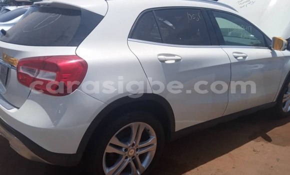 Acheter Occasion Voiture Mercedes‒Benz GLA-klasse Blanc à Lomé, Togo Acheter Occasion Voiture Mercedes‒Benz GLA-klasse Blanc à Lomé, Togo