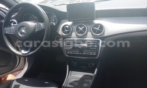 Acheter Occasion Voiture Mercedes‒Benz GLA-klasse Blanc à Lomé, Togo Acheter Occasion Voiture Mercedes‒Benz GLA-klasse Blanc à Lomé, Togo