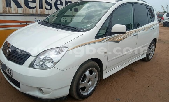 Acheter Occasion Voiture Toyota Corolla Verso Blanc à Lomé, Togo Acheter Occasion Voiture Toyota Corolla Verso Blanc à Lomé, Togo