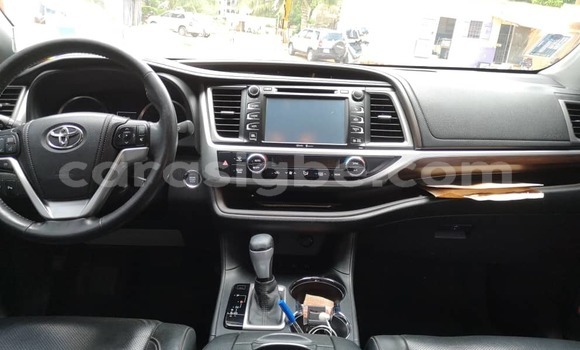 Acheter Occasion Voiture Toyota Highlander Gris à Lomé, Togo Acheter Occasion Voiture Toyota Highlander Gris à Lomé, Togo