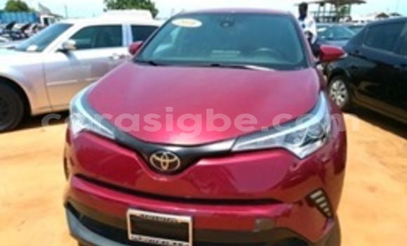 Acheter Occasion Voiture Toyota C-HR Rouge à Lomé, Togo Acheter Occasion Voiture Toyota C-HR Rouge à Lomé, Togo