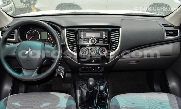 Acheter Import Voiture Mitsubishi L200 Autre à Import - Dubai, Togo Acheter Import Voiture Mitsubishi L200 Autre à Import - Dubai, Togo