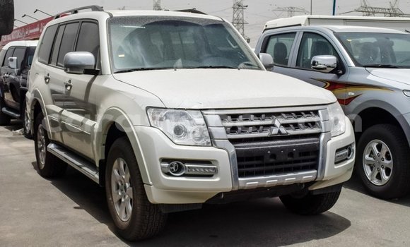 Acheter Import Voiture Mitsubishi Pajero Blanc à Import - Dubai, Togo Acheter Import Voiture Mitsubishi Pajero Blanc à Import - Dubai, Togo