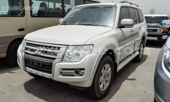 Acheter Import Voiture Mitsubishi Pajero Blanc à Import - Dubai, Togo Acheter Import Voiture Mitsubishi Pajero Blanc à Import - Dubai, Togo