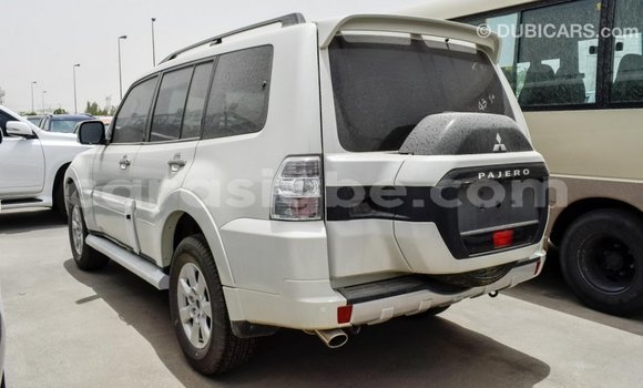 Acheter Import Voiture Mitsubishi Pajero Blanc à Import - Dubai, Togo Acheter Import Voiture Mitsubishi Pajero Blanc à Import - Dubai, Togo