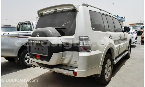 Acheter Import Voiture Mitsubishi Pajero Blanc à Import - Dubai, Togo Acheter Import Voiture Mitsubishi Pajero Blanc à Import - Dubai, Togo