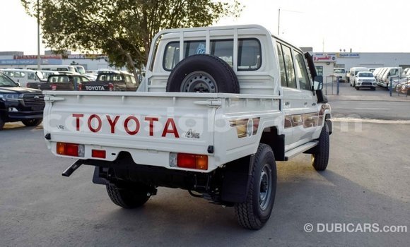 Acheter Import Voiture Toyota Land Cruiser Blanc à Import - Dubai, Togo Acheter Import Voiture Toyota Land Cruiser Blanc à Import - Dubai, Togo