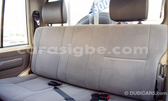 Acheter Import Voiture Toyota Land Cruiser Blanc à Import - Dubai, Togo Acheter Import Voiture Toyota Land Cruiser Blanc à Import - Dubai, Togo