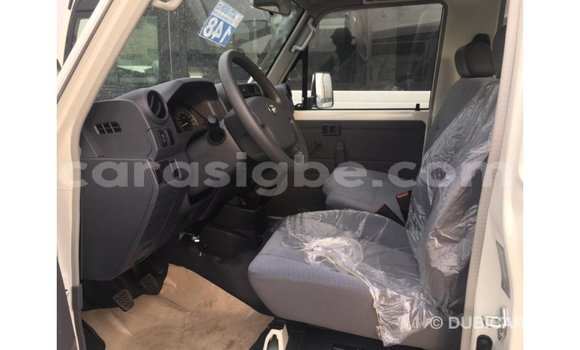 Acheter Import Voiture Toyota Land Cruiser Blanc à Import - Dubai, Togo Acheter Import Voiture Toyota Land Cruiser Blanc à Import - Dubai, Togo
