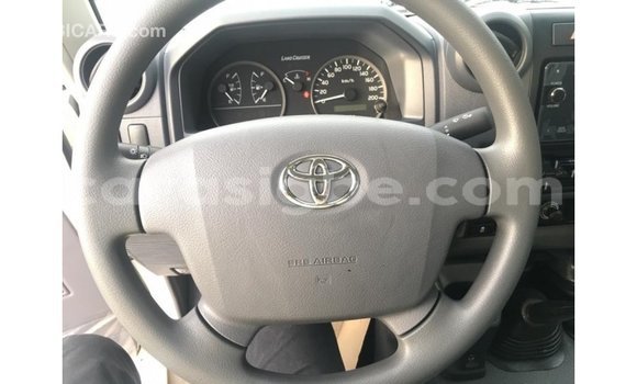 Acheter Import Voiture Toyota Land Cruiser Blanc à Import - Dubai, Togo Acheter Import Voiture Toyota Land Cruiser Blanc à Import - Dubai, Togo