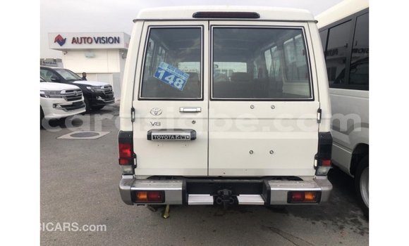 Acheter Import Voiture Toyota Land Cruiser Blanc à Import - Dubai, Togo Acheter Import Voiture Toyota Land Cruiser Blanc à Import - Dubai, Togo