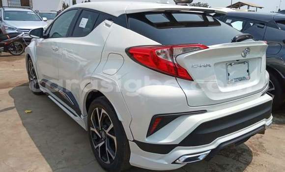 Acheter Occasion Voiture Toyota C-HR Blanc à Lomé, Togo Acheter Occasion Voiture Toyota C-HR Blanc à Lomé, Togo