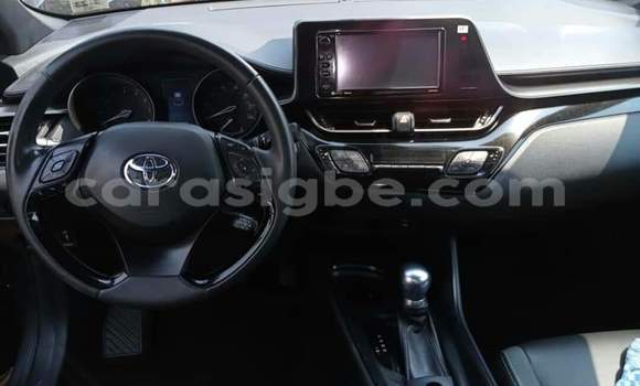 Acheter Occasion Voiture Toyota C-HR Blanc à Lomé, Togo Acheter Occasion Voiture Toyota C-HR Blanc à Lomé, Togo