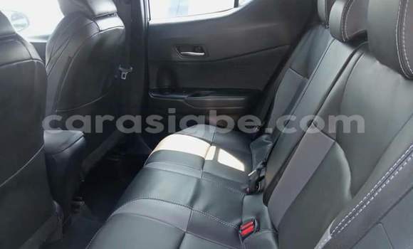 Acheter Occasion Voiture Toyota C-HR Blanc à Lomé, Togo Acheter Occasion Voiture Toyota C-HR Blanc à Lomé, Togo