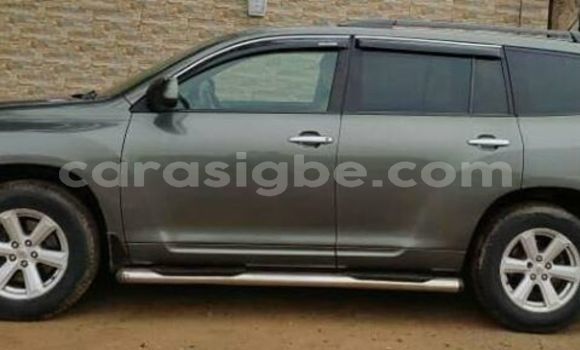 Acheter Occasion Voiture Toyota Highlander Vert à Lomé, Togo Acheter Occasion Voiture Toyota Highlander Vert à Lomé, Togo