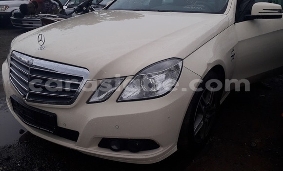 Buy Used Mercedes‒Benz C–Class White Car in Lome in Togo Buy Used Mercedes‒Benz C–Class White Car in Lome in Togo