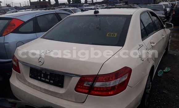 Buy Used Mercedes‒Benz C–Class White Car in Lome in Togo Buy Used Mercedes‒Benz C–Class White Car in Lome in Togo
