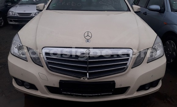 Buy Used Mercedes‒Benz C–Class White Car in Lome in Togo Buy Used Mercedes‒Benz C–Class White Car in Lome in Togo