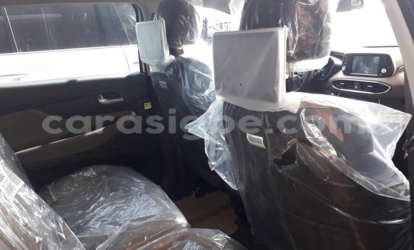 Buy Used Hyundai Santa Fe White Car in Lome in Togo Buy Used Hyundai Santa Fe White Car in Lome in Togo