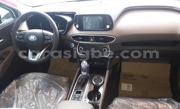 Buy Used Hyundai Santa Fe White Car in Lome in Togo Buy Used Hyundai Santa Fe White Car in Lome in Togo