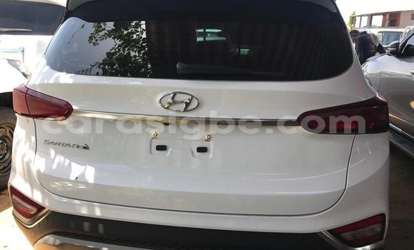 Buy Used Hyundai Santa Fe White Car in Lome in Togo Buy Used Hyundai Santa Fe White Car in Lome in Togo