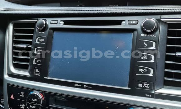 Buy Used Toyota Highlander Silver Car in Lome in Togo Buy Used Toyota Highlander Silver Car in Lome in Togo