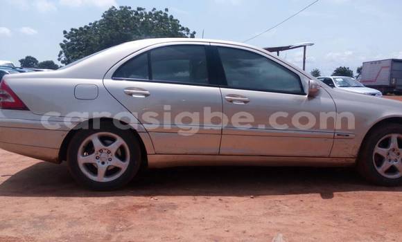 Acheter Occasion Voiture Mercedes‒Benz 200 Beige à Lomé, Togo Acheter Occasion Voiture Mercedes‒Benz 200 Beige à Lomé, Togo