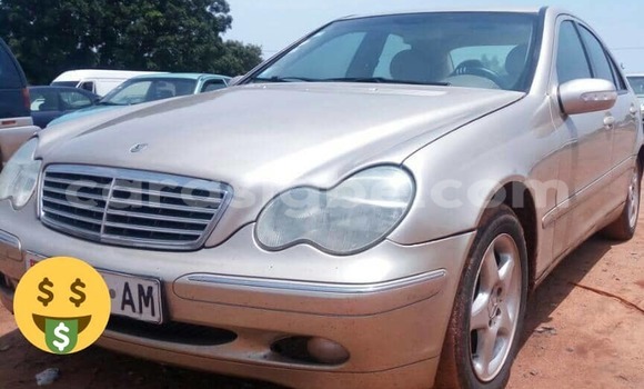 Acheter Occasion Voiture Mercedes‒Benz 200 Beige à Lomé, Togo Acheter Occasion Voiture Mercedes‒Benz 200 Beige à Lomé, Togo