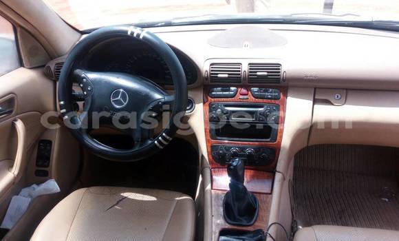 Acheter Occasion Voiture Mercedes‒Benz 200 Beige à Lomé, Togo Acheter Occasion Voiture Mercedes‒Benz 200 Beige à Lomé, Togo