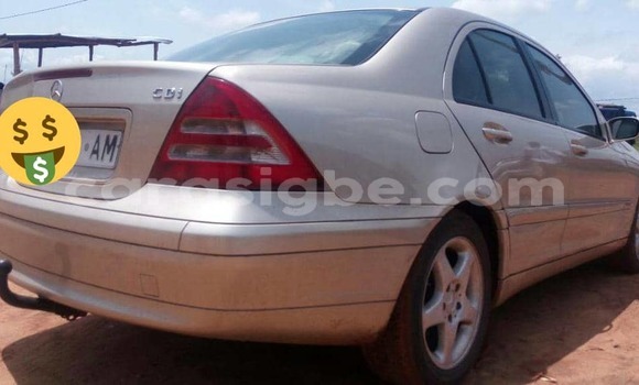Acheter Occasion Voiture Mercedes‒Benz 200 Beige à Lomé, Togo Acheter Occasion Voiture Mercedes‒Benz 200 Beige à Lomé, Togo