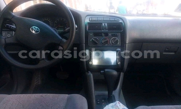 Acheter Occasion Voiture Toyota Avensis Rouge à Lomé, Togo Acheter Occasion Voiture Toyota Avensis Rouge à Lomé, Togo