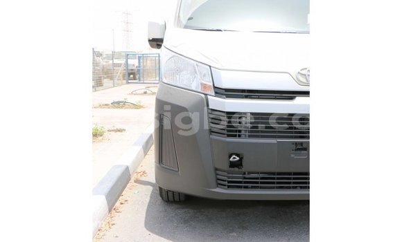 Acheter Import Voiture Toyota Hiace Blanc à Import - Dubai, Togo Acheter Import Voiture Toyota Hiace Blanc à Import - Dubai, Togo