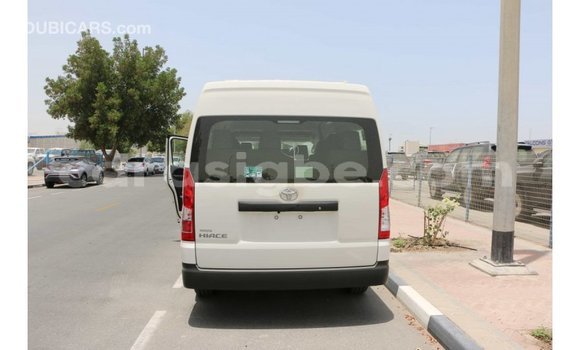 Acheter Import Voiture Toyota Hiace Blanc à Import - Dubai, Togo Acheter Import Voiture Toyota Hiace Blanc à Import - Dubai, Togo