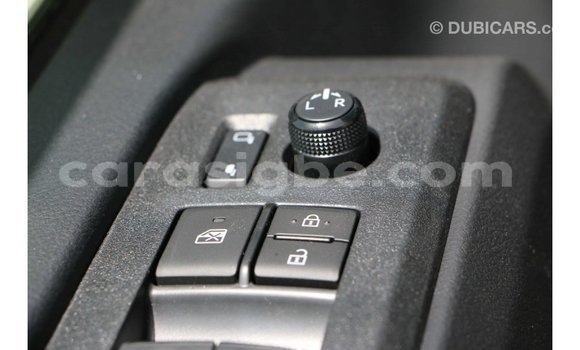 Acheter Import Voiture Toyota Hiace Blanc à Import - Dubai, Togo Acheter Import Voiture Toyota Hiace Blanc à Import - Dubai, Togo