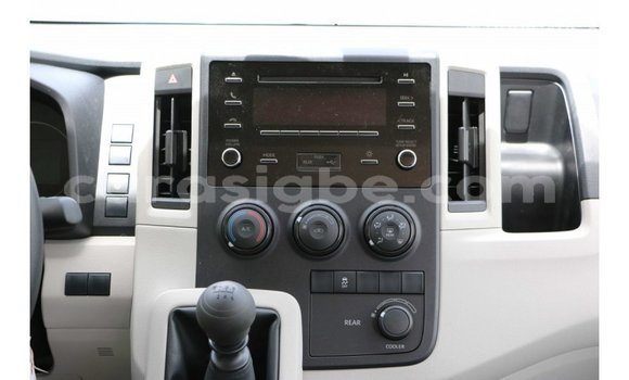 Acheter Import Voiture Toyota Hiace Blanc à Import - Dubai, Togo Acheter Import Voiture Toyota Hiace Blanc à Import - Dubai, Togo