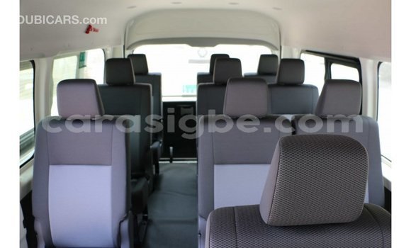 Acheter Import Voiture Toyota Hiace Blanc à Import - Dubai, Togo Acheter Import Voiture Toyota Hiace Blanc à Import - Dubai, Togo
