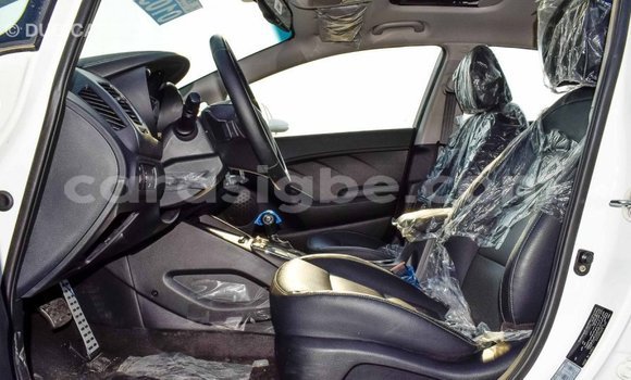 Acheter Import Voiture Kia Cerato Blanc à Import - Dubai, Togo Acheter Import Voiture Kia Cerato Blanc à Import - Dubai, Togo